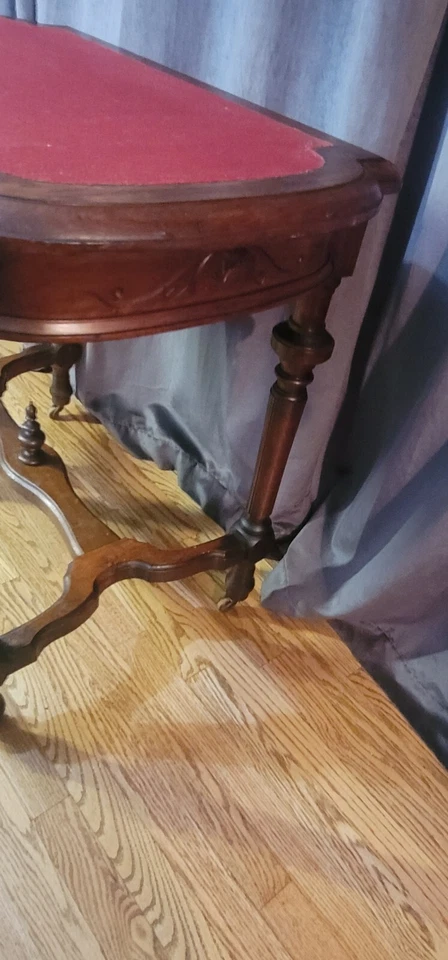 Escritorio o mesa auxiliar antigua de roble francés con tapa de fieltro Foto 4 de 4