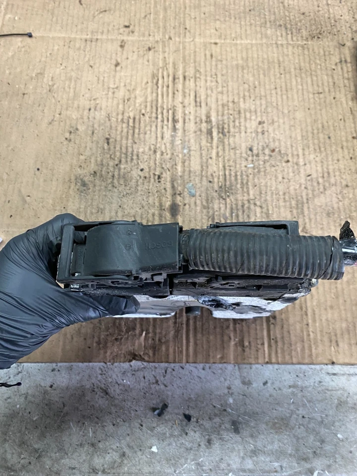 Ordenador de control del motor Isuzu NPR 2005 2006 2007 ECU ECM Q0742 DG Foto 2 de 4