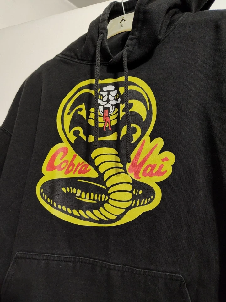Карате Kid-Cobra Kai-УНИСЕКС-черный/ylw толстовка с капюшоном карманы взрослый размер маленький - Изображение 3 из 4