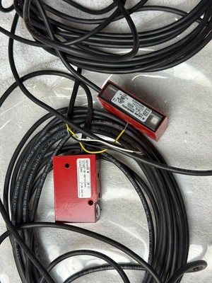 (1) LEUZE Electronic PRK 18/4 6000 Retroreflective Sensor 50033244 w/Cable NNB