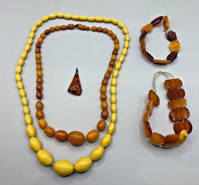 Konvolut Bernstein Oliven Kette  Butterscotch Amber Catalin Bakelit Nachlass