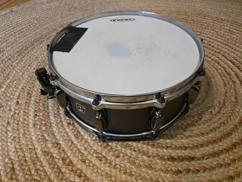 TAMA Metalworks Black Nickel Snare 14" X 5,5" Stahl mit massivem Spannreifen