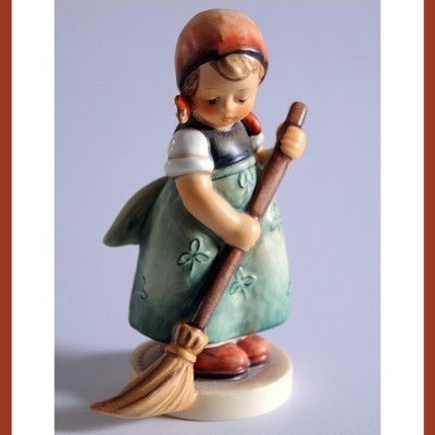 Goebel Hummel Germany Figur 171/0 43 Kehrliesl Little Sweeper Mädchen Besen 11,5