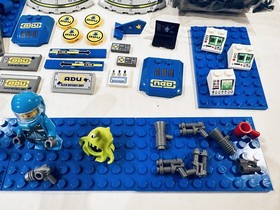 LEGO SET 7066 SPACE ALIEN CONQUEST EARTH DEFENSE HQ - 100% COMPLETE, GENTLY USED