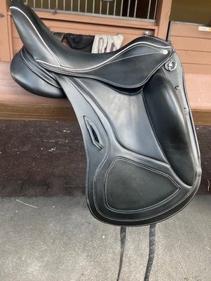 Aviar Rook 17  2022-2023 Dressage Saddle