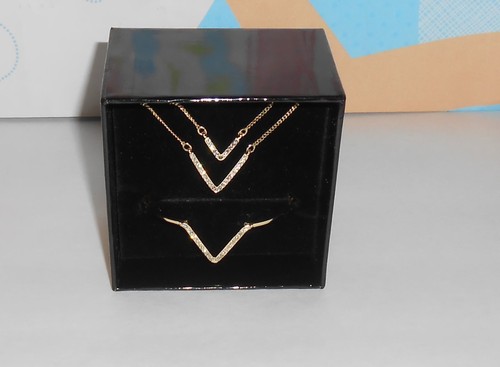 Victoria's Secret Limited Edition 2015 Gold Tone Necklace & Bracelet Set NWT - Picture 1 of 2