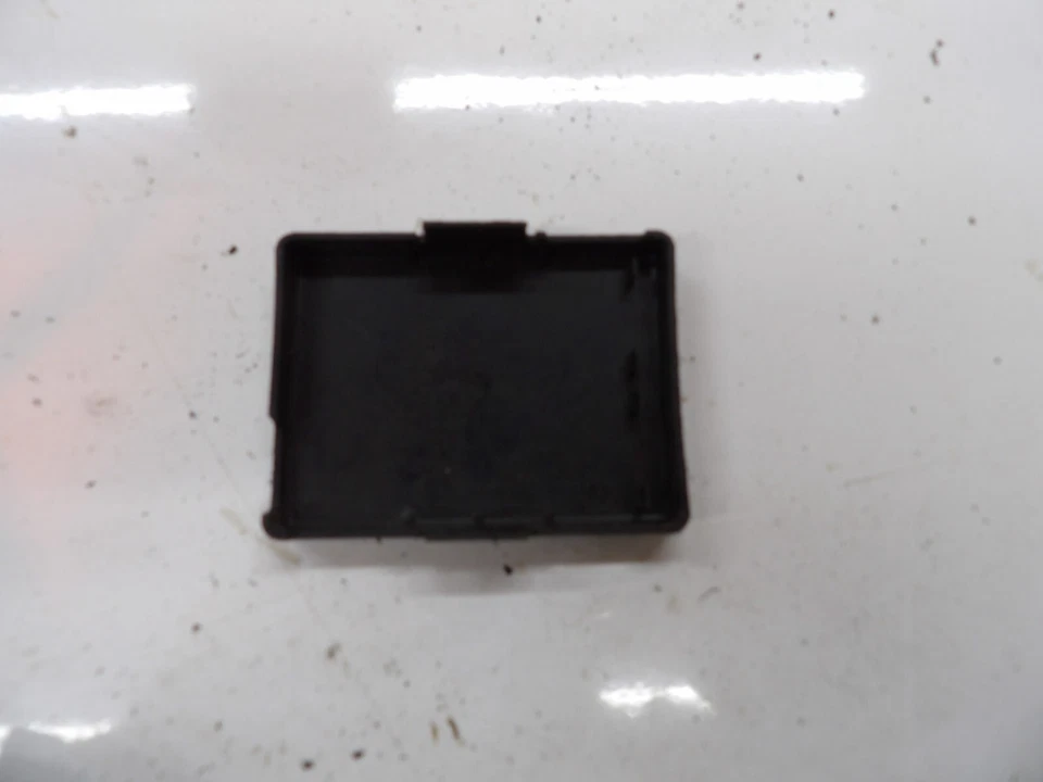 yamaha xj 550f fuse box lid - Image 2 of 2