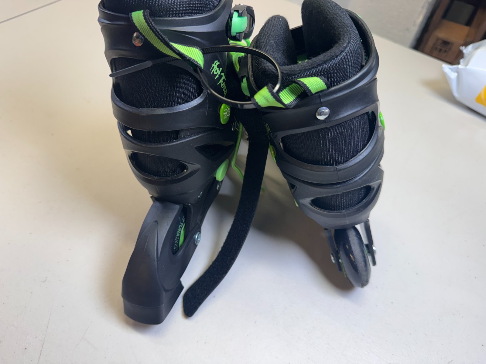 Hot Tuna Inline Skates Kids UK 1-3.5 EU 32-35 Black Green Adjustable image 10