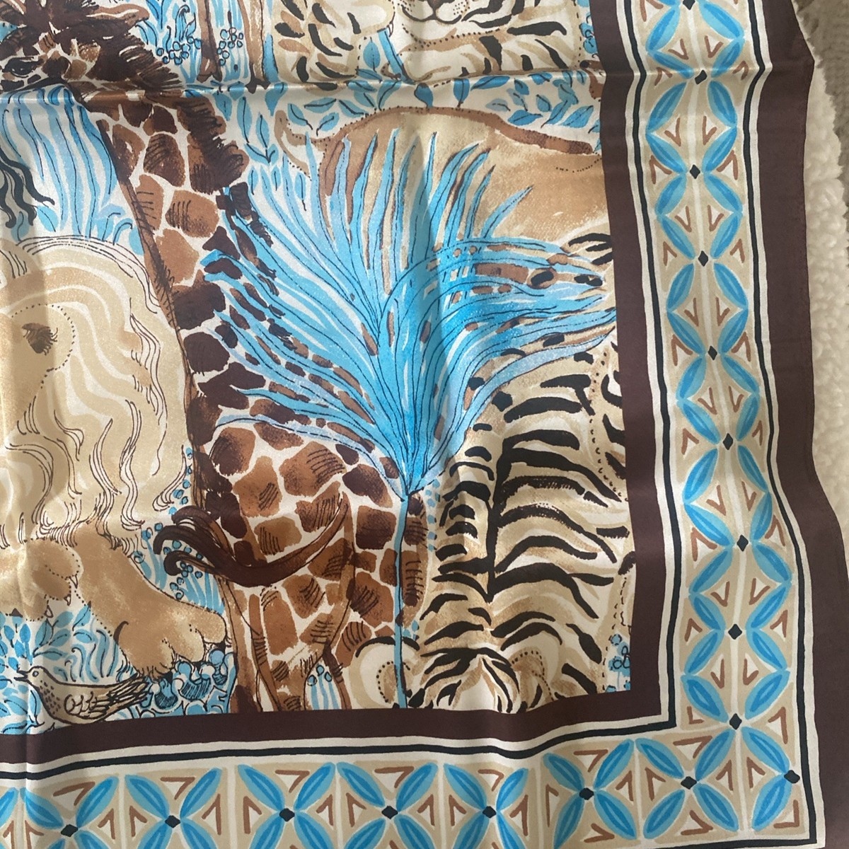 NIB Lilly Pulitzer 2025 Annual Gift Lilly's Zoo Breezy Aqua Silk