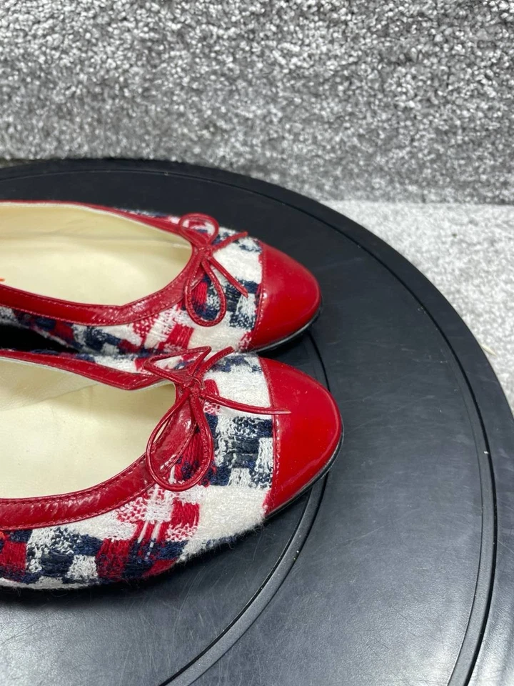 Bailarina Chanel Flats para mujer talla 38 UE 7,5 EE. UU. roja blanca charol puntera Foto 2 de 4