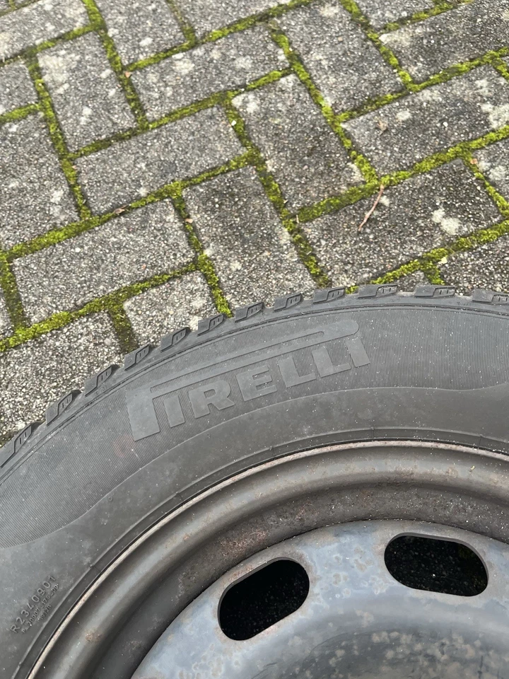 Pirelli Winterrädersatz Stahlfelgen Golf 4 195/65 R15 ET38 - Bild 2 von 3