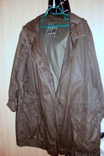 Regenfeste Longjacke von Boyard, olivgrün Gr. 52 viele Details
