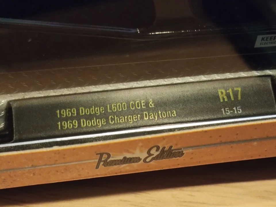 M2 Machines 2015 Auto-Haulers 1969 Dodge L600 COE & 1969 Dodge Charger Daytona - Image 3 of 4