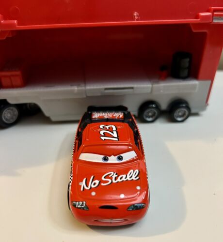 Disney Pixar Cars - Camion Trasportatore "No Stall 123" CON Auto Diecast - Foto 4 di 10