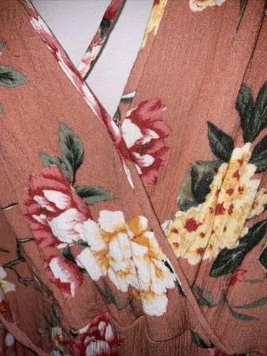 Band Of Gypsies Women's Peach Floral Maxi Wrap Dress w/Back Strap Size S - Picture 6 of 6