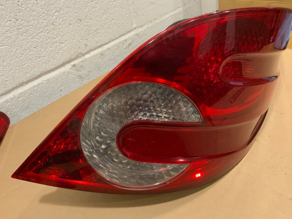 LUZ TRASERA DERECHA MERCEDES-BENZ CLASE R R320 W251 A2518201664 Foto 2 de 4