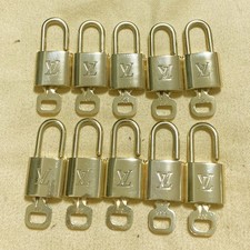 LOUIS VUITTON LV 10 SET PADLOCK KEY CHARM CADENA GOLD-PLATED FRANCE 07PDA251