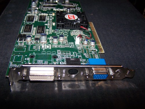 ATI Radeon PCI PCI Graphics Card  30-10119-01 - Picture 2 of 3