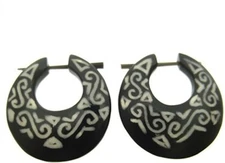 PAIR ORNATE 16g HORN INLAY PIN EARRINGS HORN STICKS PLUGS 