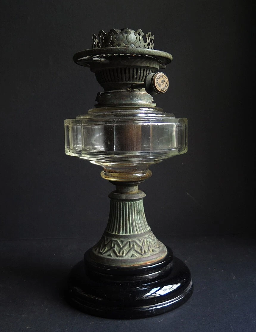 A 19th CENT. HINKS 2 OIL LAMP WITH GLASS FONT ON A BRASS BLACK CERAMIC BASE