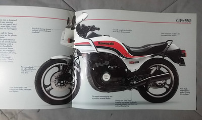 1984 GPZ 550 MOTORCYCLE NOS KAWASAKI BROCHURE SPEC SHEET RARE