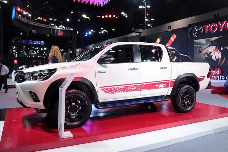 Calcomanía de carreras estilo pegatina negra para Toyota Hilux Revo SR5 M70 M80 15 2016 Foto 3 de 4