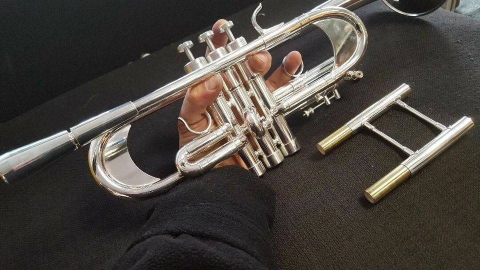 Trompeta Bell Bb C Berkeleywind 53/8" plateada con boquilla pesada D2H Foto 4 de 4