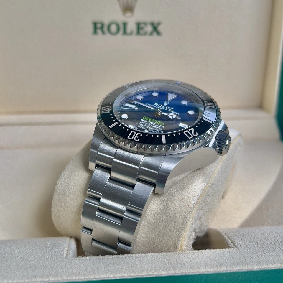 Rolex “James Cameron” Sea-Dweller Deepsea 44 mm acero 126660 esfera negra azul B+P Foto 2 de 4