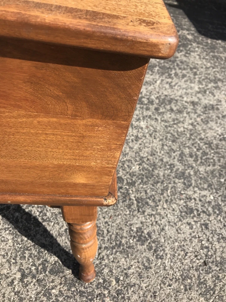 Vtg Ethan Allen Heirloom Nutmeg 2 Drawer End/Side Table - Great Condition - Image 3 of 4