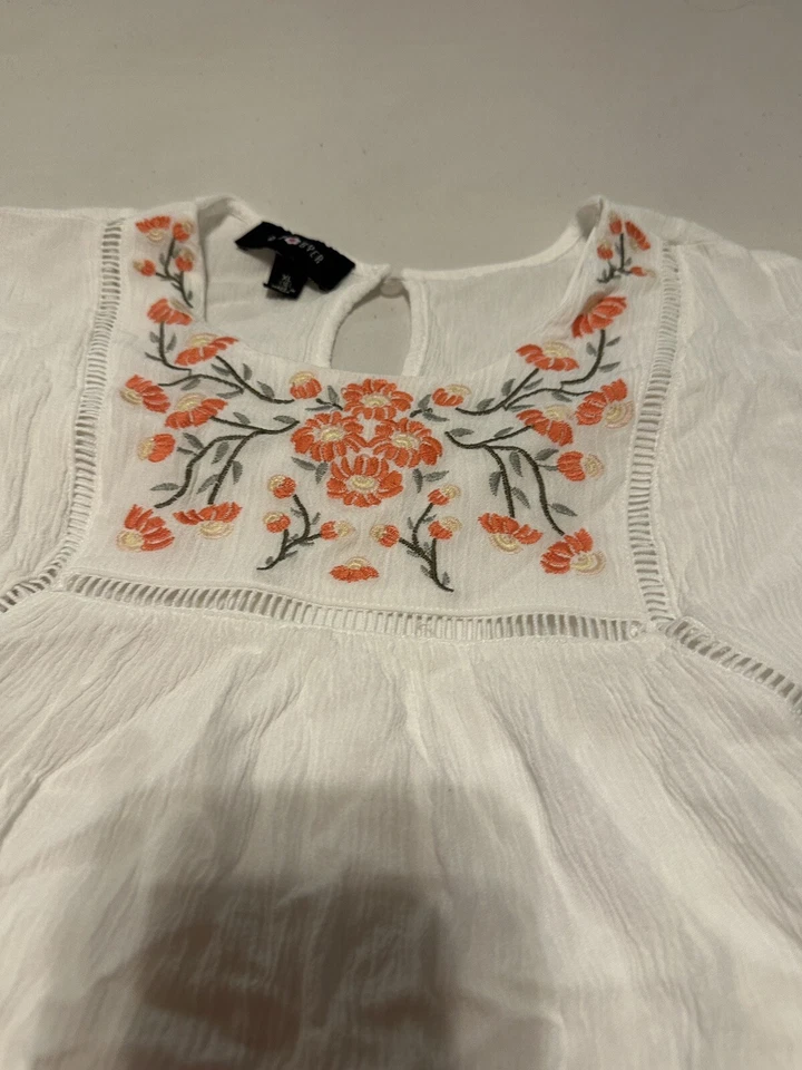 Blusa Amy Byer Blanca Ala de Murciélago Floral Bordada Niñas Jóvenes Talla 16 XL USADA EN EXCELENTE ESTADO Foto 3 de 4