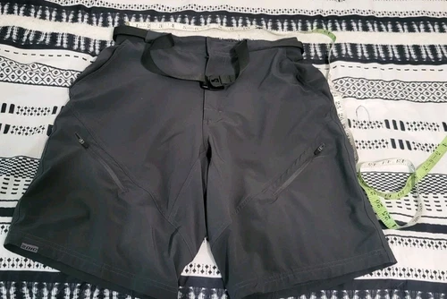 ZOIC Ether Mens Grey Cycling Shorts Adjustable Zip Cargo Stretch Size L