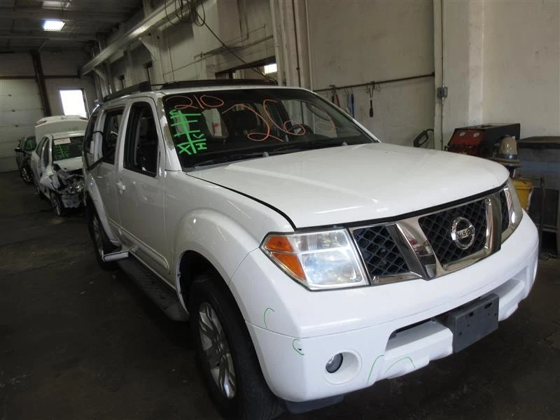 Engine Cover Nissan Pathfinder 2005 05 14041EA200 1094071 Foto 3 de 4