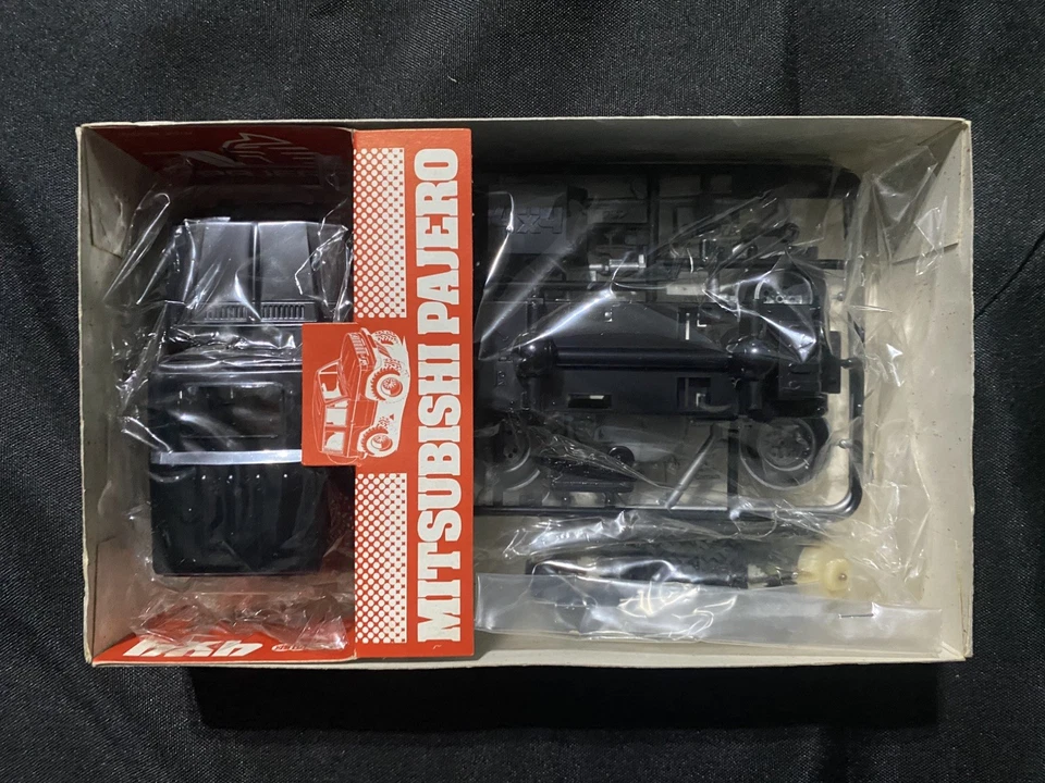 Tamiya Mitsubishi Pajero Wagon Mini 1/32 (1907) - Image 2 of 4