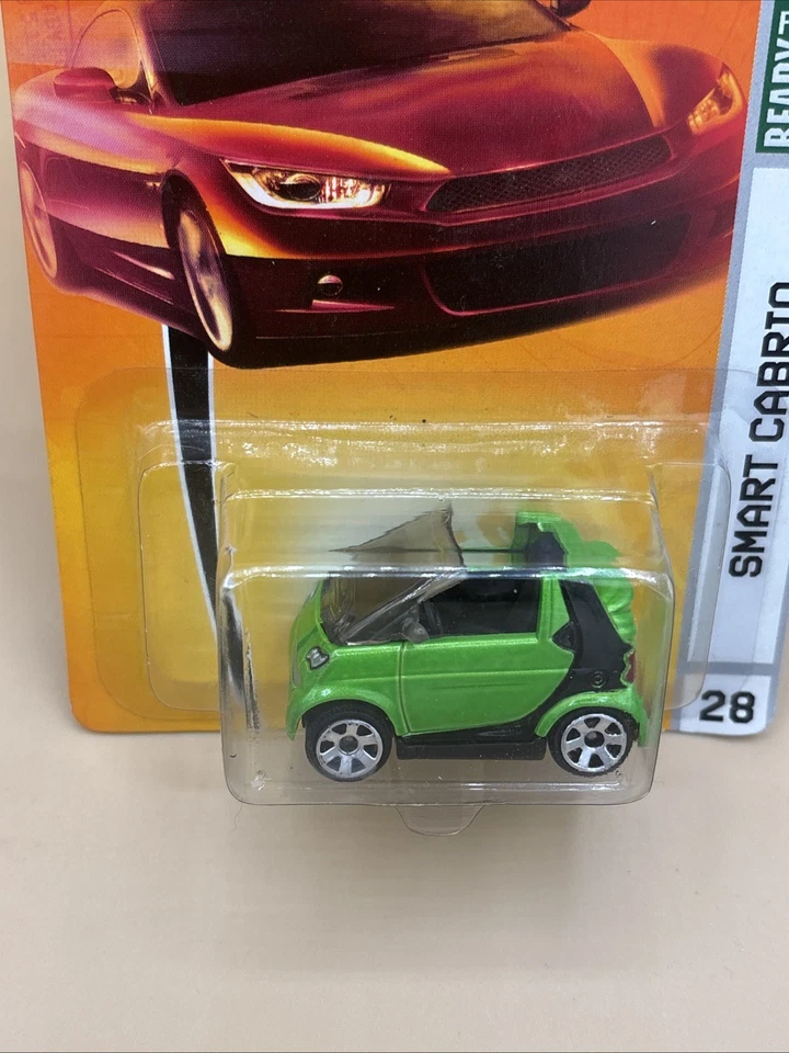 2009 Matchbox #28 Smart Cabrio GREEN METALLIC Metro Rides P2919 - Image 3 of 4
