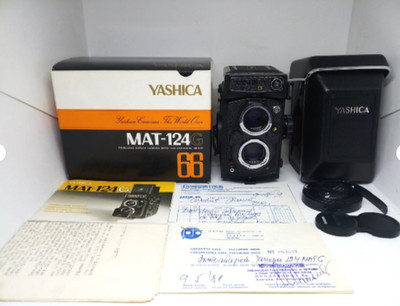 Yashica Mat-124G with Yashinon 80mm f/3.5 FULL ORIGINAL BUNDLE