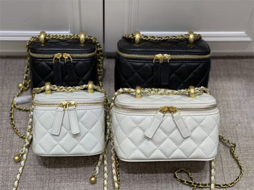 Mini Bolso de Hombro Pequeño Acolchado de Piel de Cordero con Estuche de Tocador de Cadena - Imagen 9 de 63