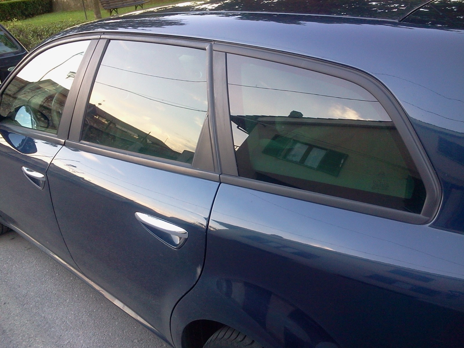 KIT 4 PEZZI + LUNOTTO TENDINA PARASOLE SU MISURA  inserzione per tutte le auto