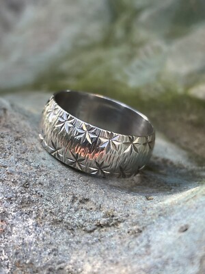 White Gold 375 Starburst Wedding Band (London 1972) UK
