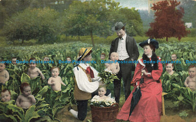 R632884 Kinder. Damen mit grüner Mütze und roter Kleidung. Serie. 346