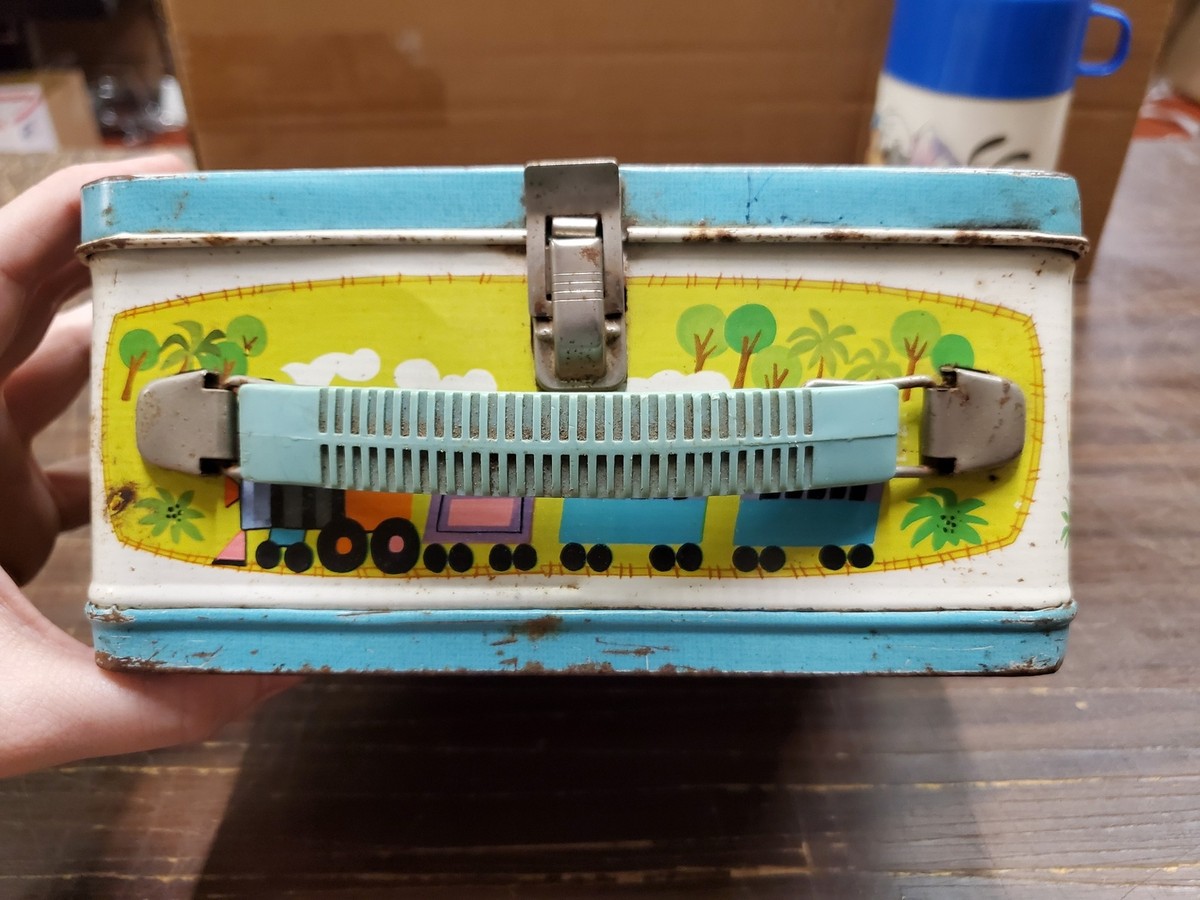 Vintage Aladdin Walt Disney World Metal Lunch Box W/ Lookout Peak