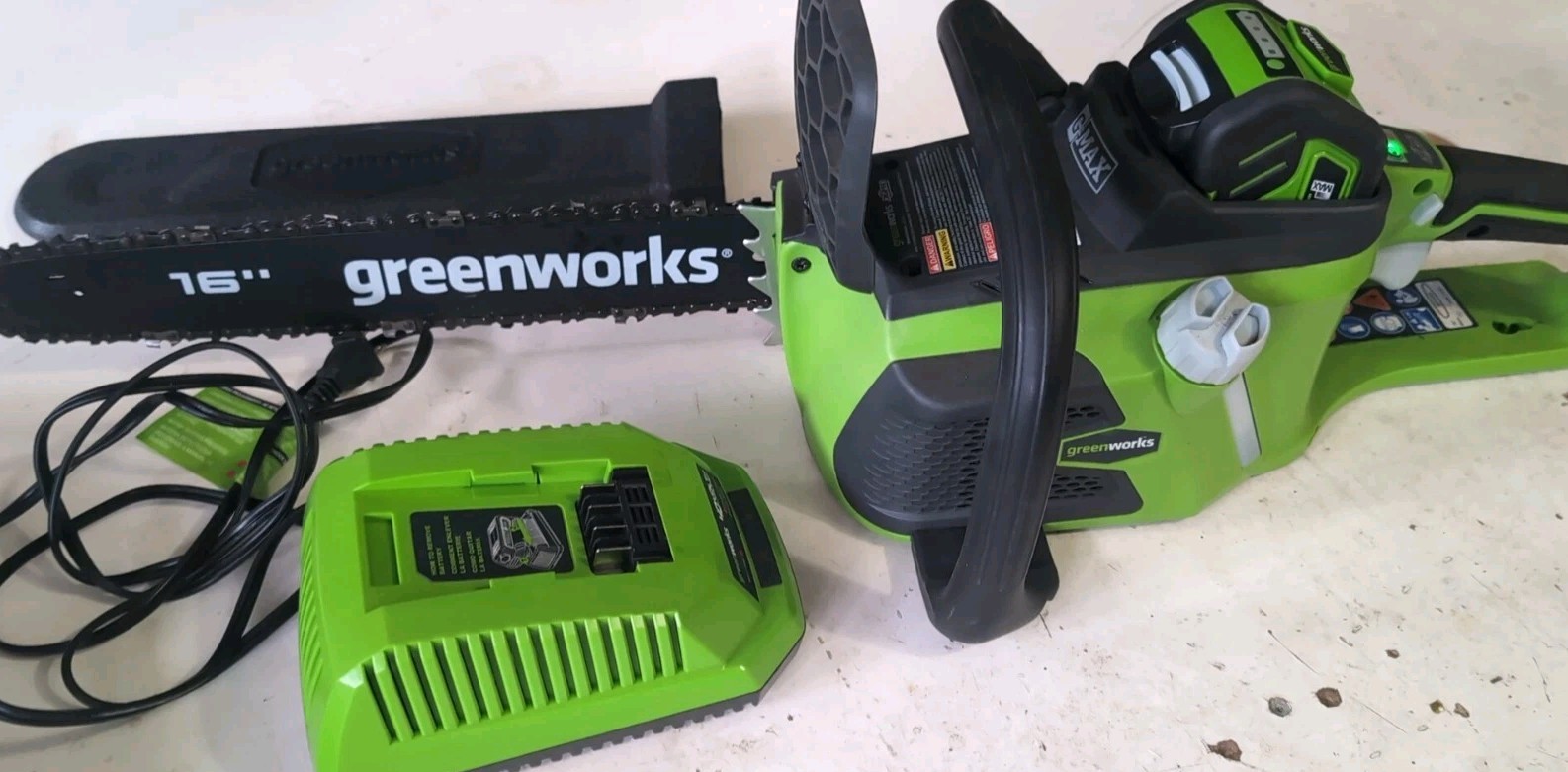Greenworks 40V 16-inch Cordless Chainsaw DigiPro 20312 + Bat