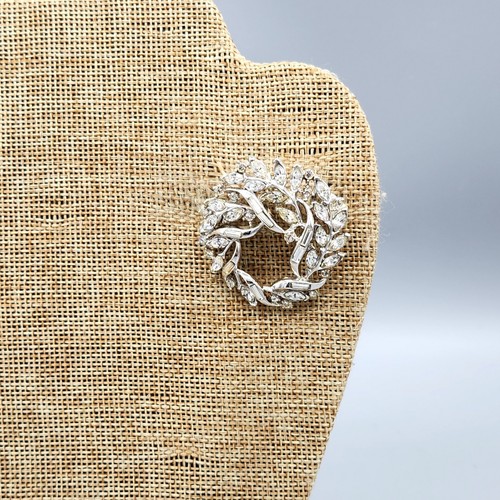 1955 Crown Trifari RENDEZVOUS Crystal Silver Tone Open Wreath Brooch AD PIECE - Picture 11 of 14