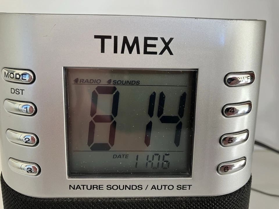 Radio reloj sintonización preestablecida Timex T307S con entrada de línea MP3 y sonidos naturales Foto 2 de 4