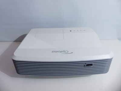 Optoma DLP Projector EHSNZUSTi Beamer HDMI VGA Kurzdistanzbeamer gebraucht #R