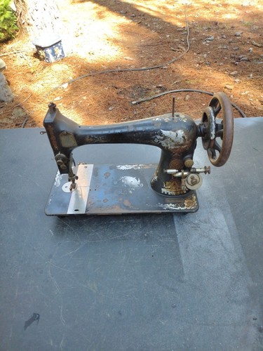 Antique Singer Sewing Machine Head Year 1904 Model 27 Sphinx - Picture 1 of 11
