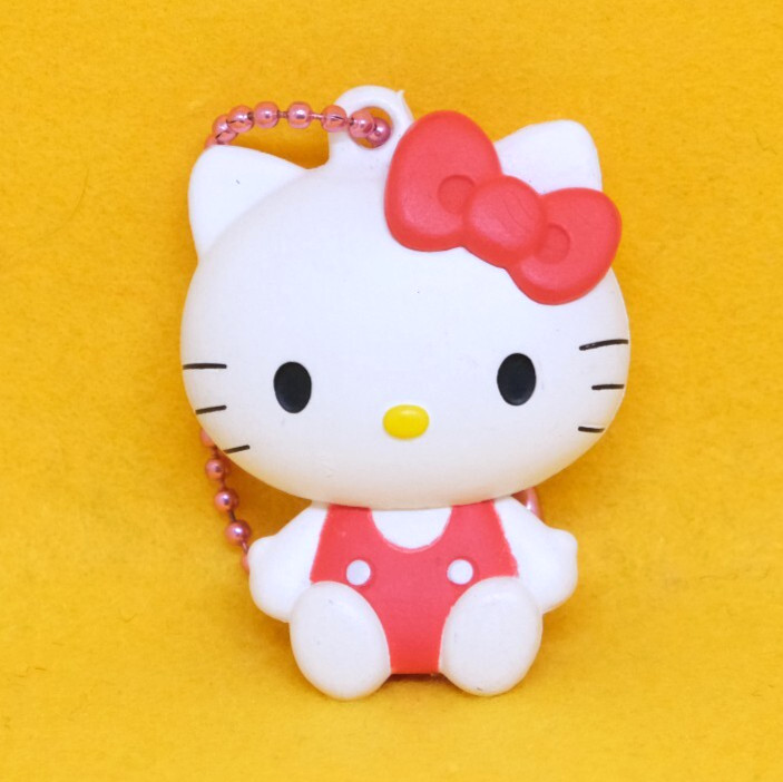 Llavero Hello Kitty 2021 raro cinta roja Sanrio T-Arts de Japón envío gratuito