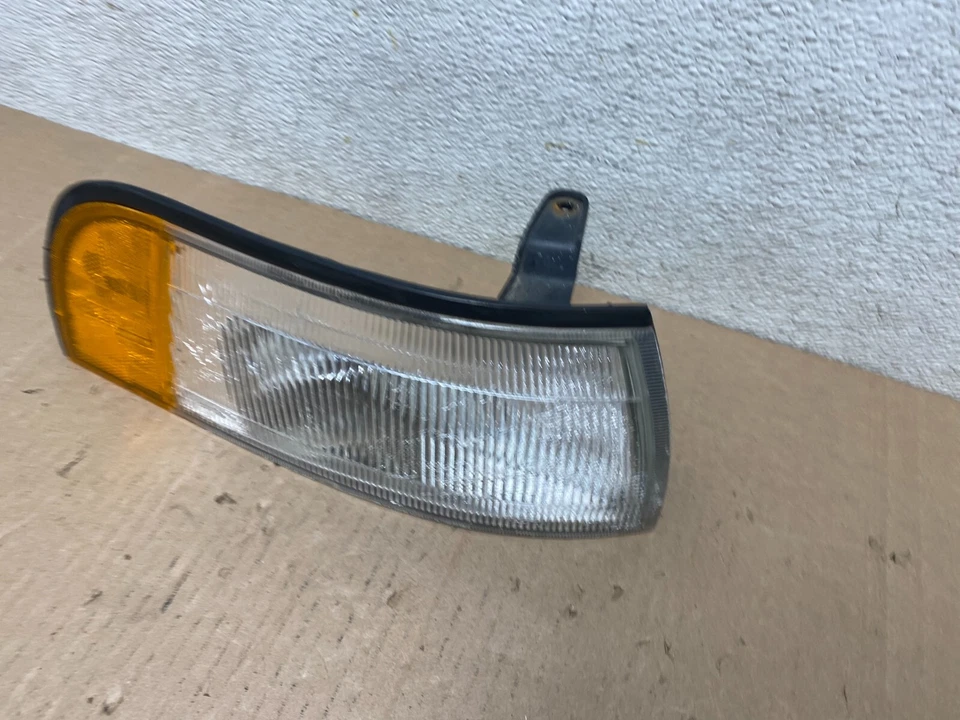 Nissan Máxima 1989 a 1994 pasajero derecho intermitente esquina J7929 DW Foto 2 de 4