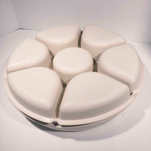 TUPPERWARE CREAM LARGE DIVIDED FRUIT/VEGGIE SERVING TRAY #1665 & # 1666 Beige - Picture 3 of 6
