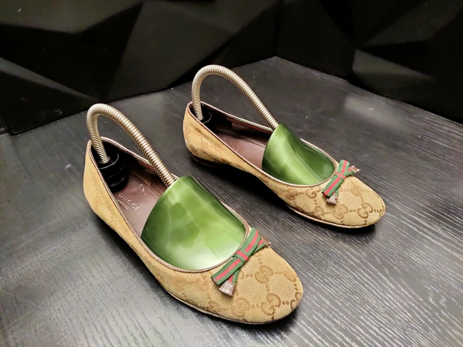 Plats en cuir GUCCI taille 35,5