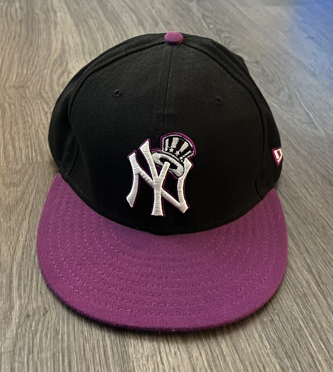 ウェア NEW ERA 59FIFTY FRG 7 5/8 New Era 59FIFTY Fitted Cal Hat Black Purple Brim New York